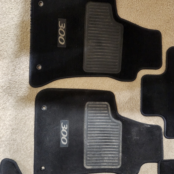 2 Sets Of Chrysler 300 Floor Mats - Picture 4 of 9